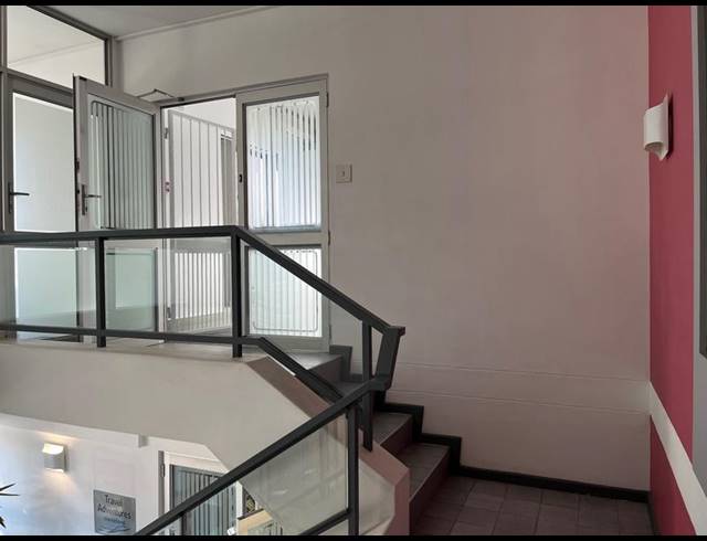 BUSINESS PROPERTY TO RENT IN CLAREMONT